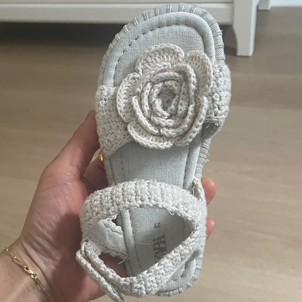 Zara Kids Cream Crochet Flower Sandals - Picture 4 of 8